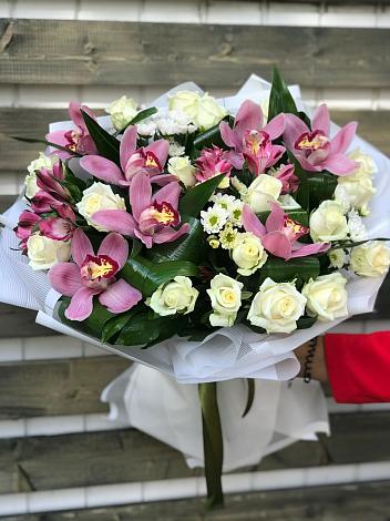 Букет цветов из: Розы и Хризантемы в Приморске Ленинградской области