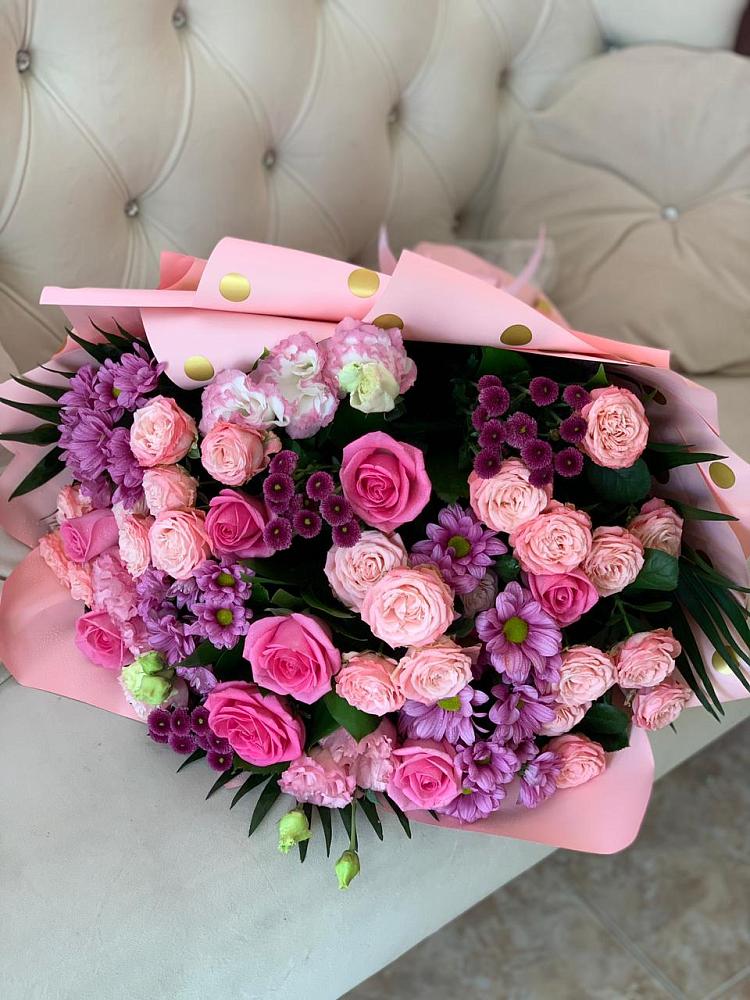 Букет цветов из: Хризантемы, Розы и Лизиантусы в Приморске Ленинградской области