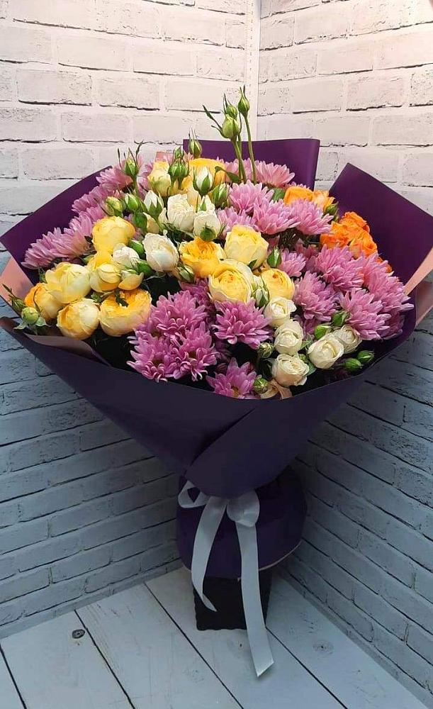 Букет цветов из: Хризантемы и Розы в Приморске Ленинградской области