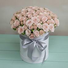 Цветочная композиция из Розы в шляпной коробке в Приморске Ленинградской области