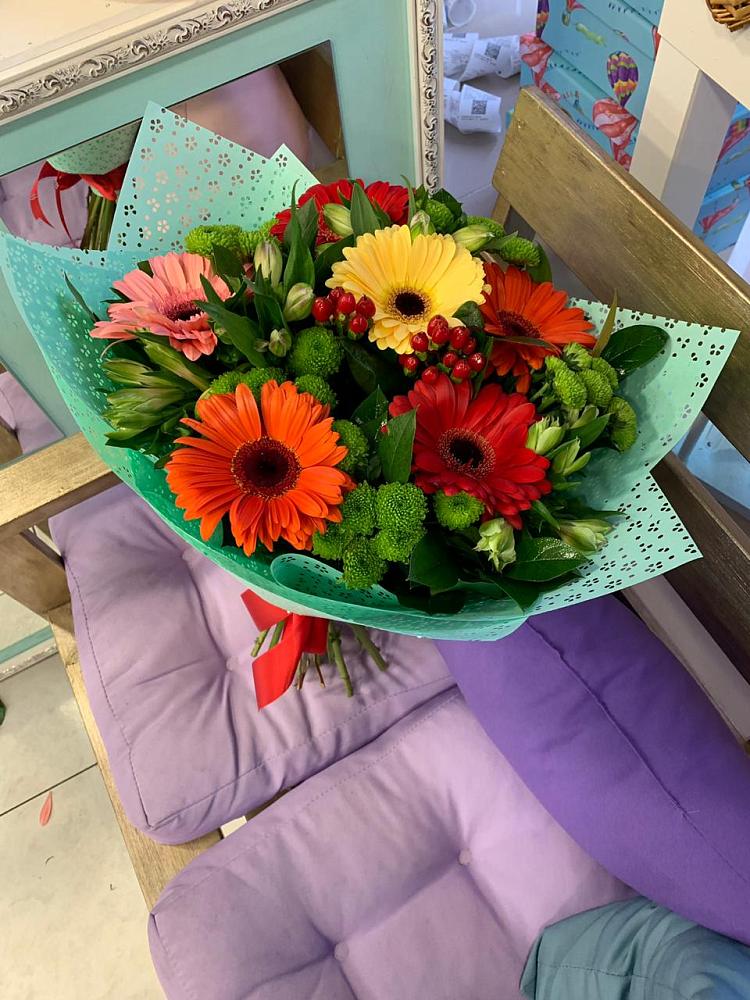 Букет цветов из: Герберы, Хризантемы и Альстромерии в Приморске Ленинградской области