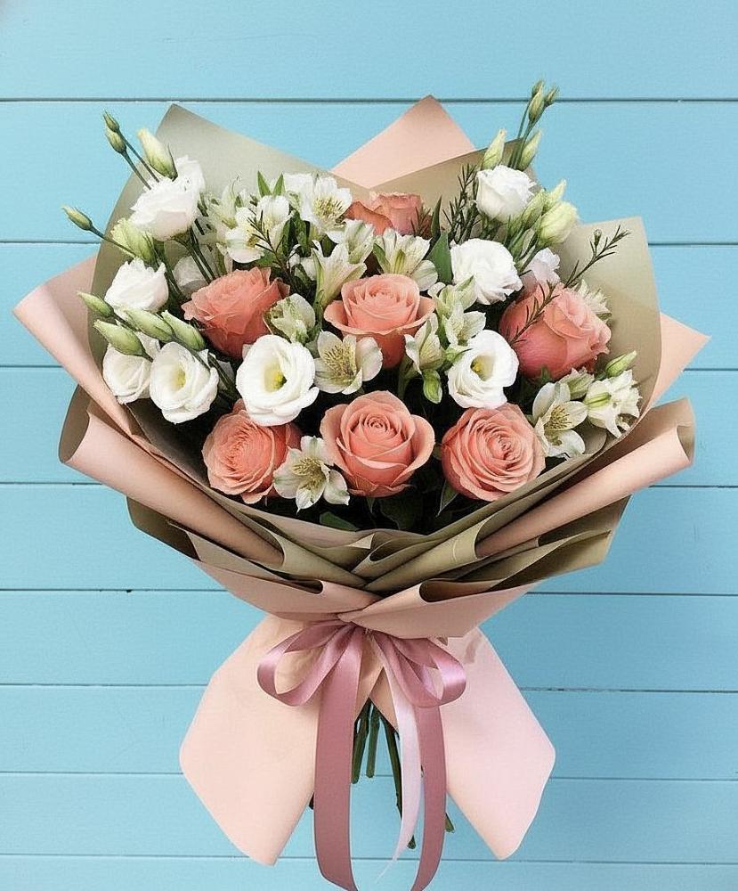 Букет цветов из: Розы, Альстромерии и Лизиантусы в Приморске Ленинградской области