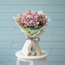Букет цветов из:  Орхидеи и Розы в Приморске Ленинградской области