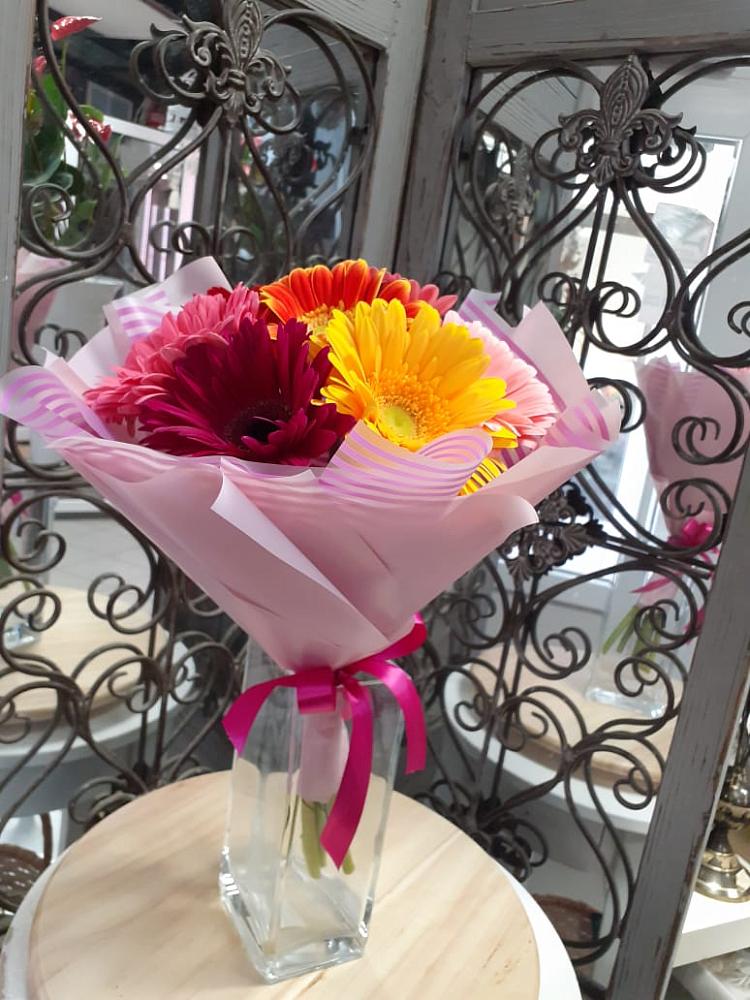 Букет цветов из: Герберы в Приморске Ленинградской области