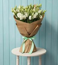 Букет цветов из:  Лизиантусы в Приморске Ленинградской области