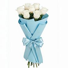 Букет 7 белых роз Проуд в Приморске Ленинградской области