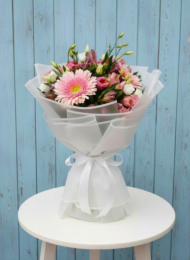 Букет цветов из: Герберы, Альстромерии и Лизиантусы в Приморске Ленинградской области