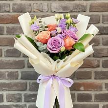 Букет цветов из:  Лизиантусы и Розы в Приморске Ленинградской области