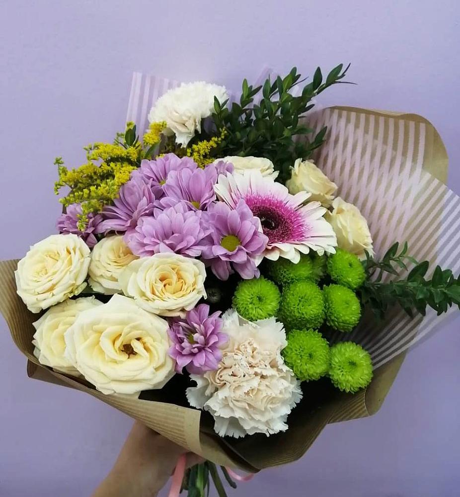 Букет цветов из: Хризантемы, Розы, Гвоздики и Герберы в Приморске Ленинградской области