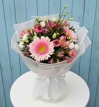 Букет цветов из:  Герберы, Альстромерии и Лизиантусы в Приморске Ленинградской области