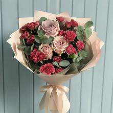Букет цветов из:  Гвоздики и Розы в Приморске Ленинградской области