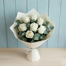 Букет Белые розы в Эвкалипте в Приморске Ленинградской области