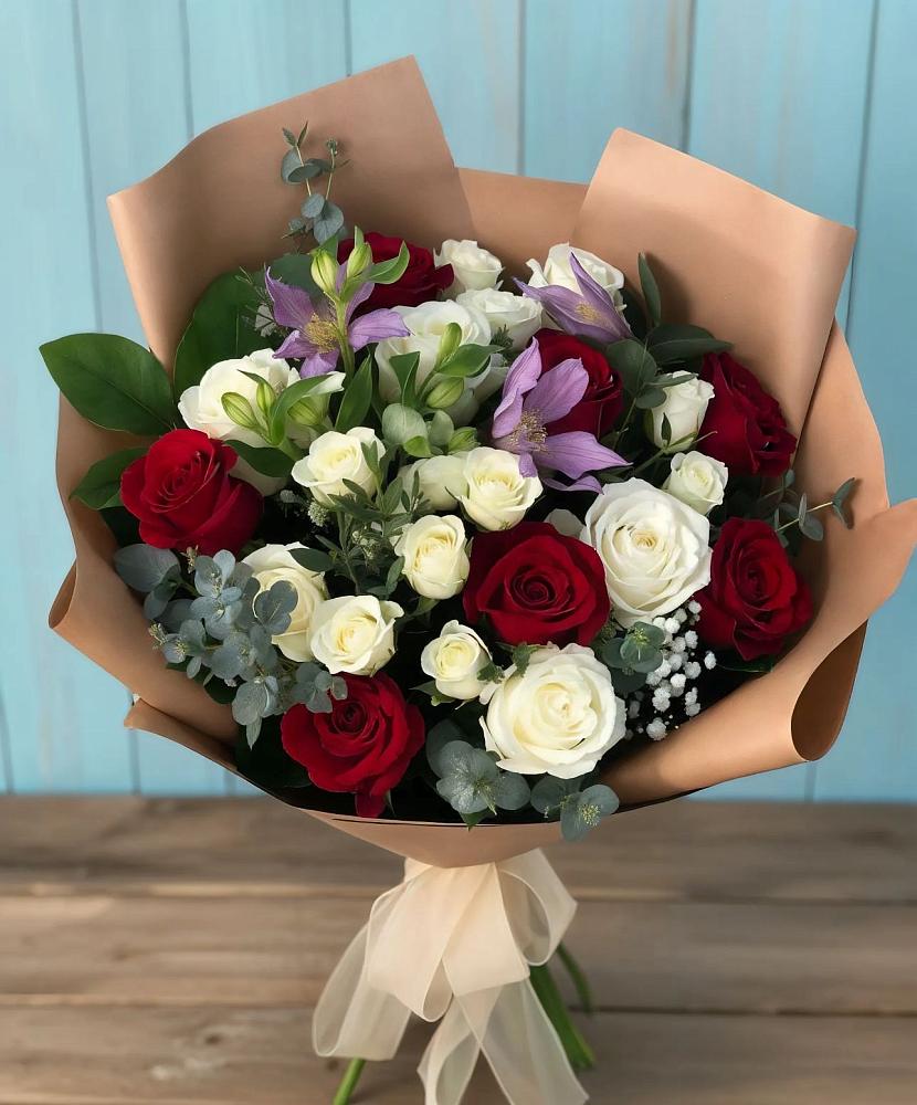 Букет цветов из: Розы и Альстромерии в Приморске Ленинградской области